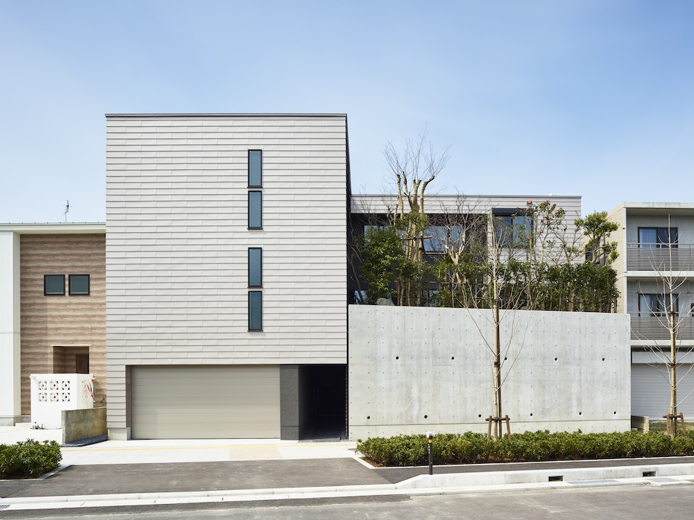 3階建て2階庭の家